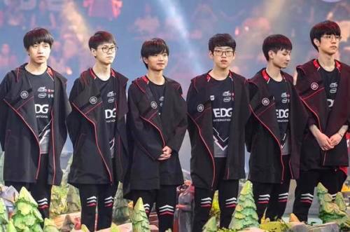 捏与空间利 捏与空间利